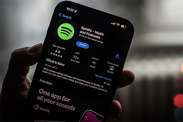 Spotify is going to let you leave comments on podcast episodes