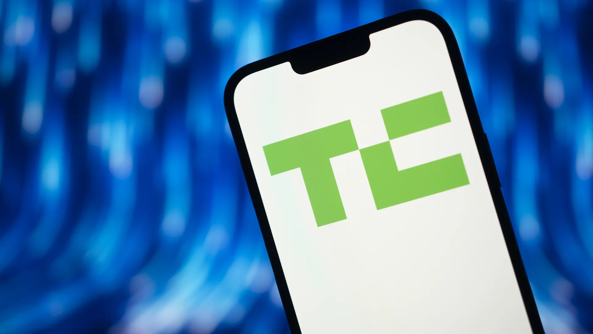 Yahoo sells TechCrunch to investment firm Regent