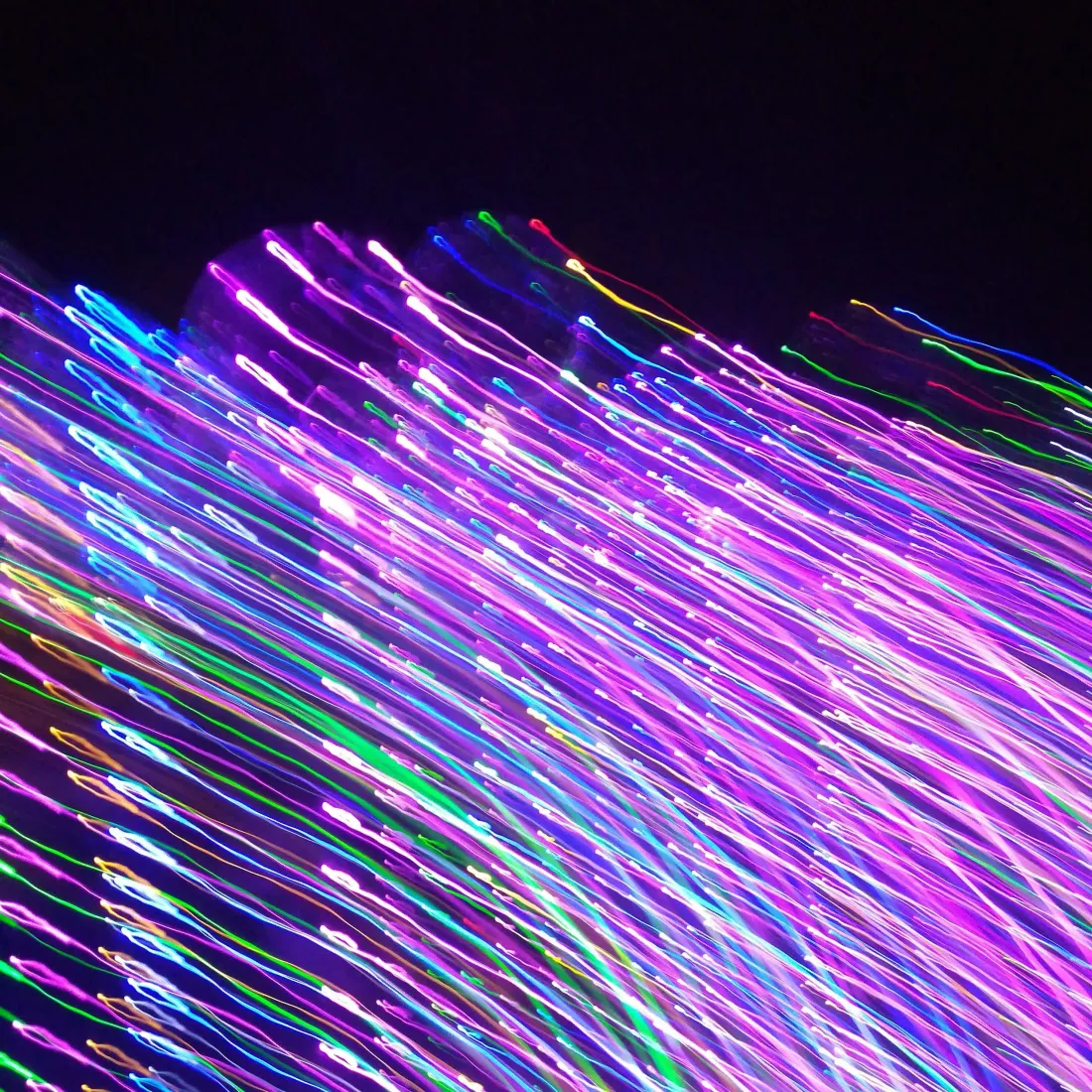Ultra-fast fiber sets global speed record: 1.02 petabits per second over continental distance