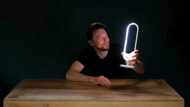 This setup uses ‘true wireless power’ for PC monitor, peripherals